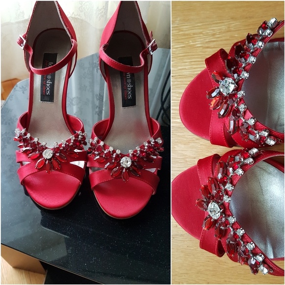 Town Shoes Red Satin Heels - Picture 1 of 3
